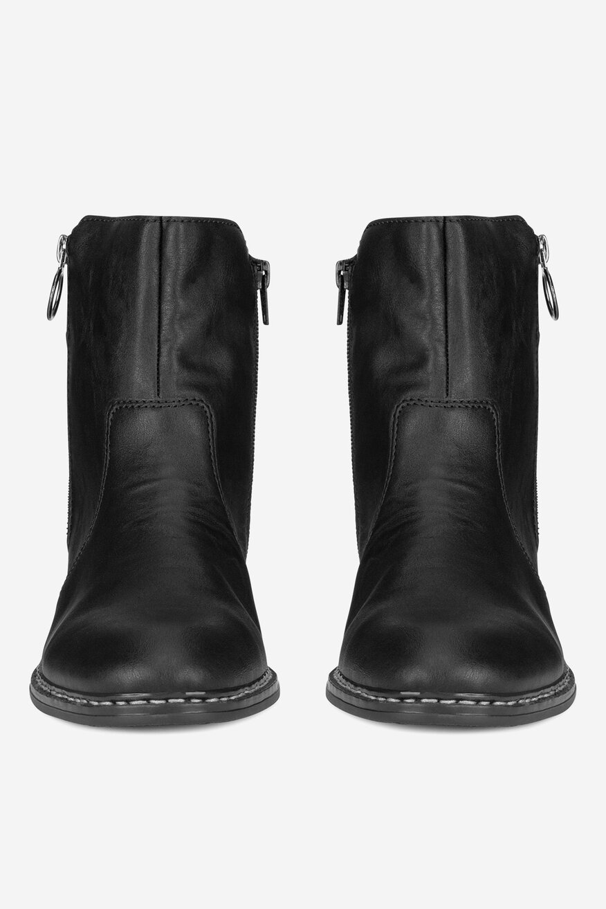 Botki ocieplane na słupku