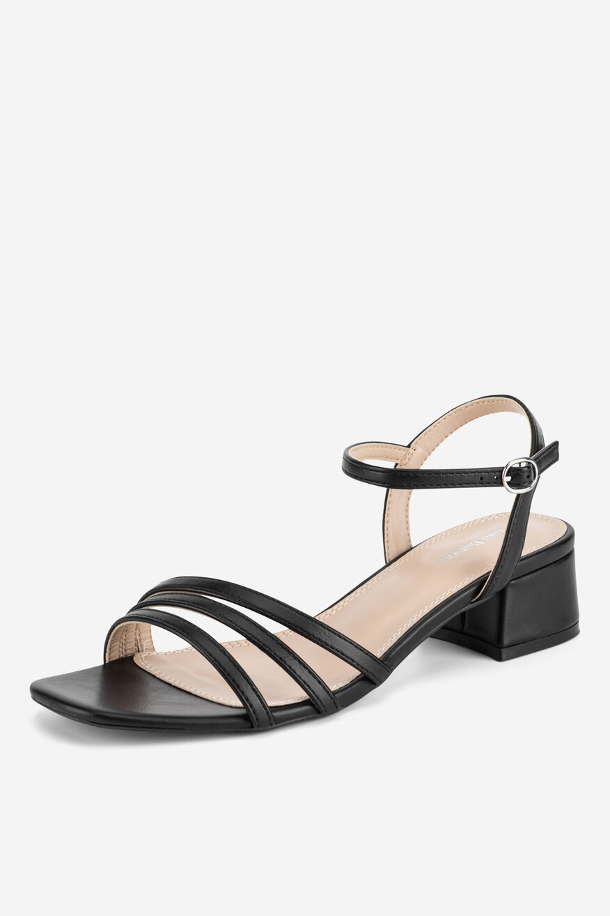 Sandały na obcasie