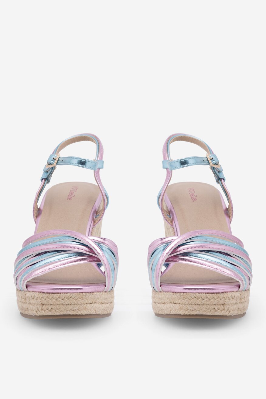 Sandały na koturnie