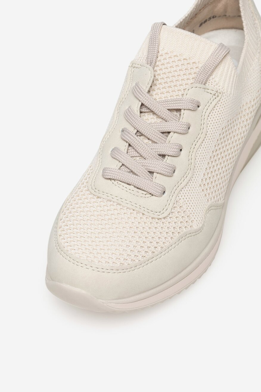 Sneakersy na koturnie