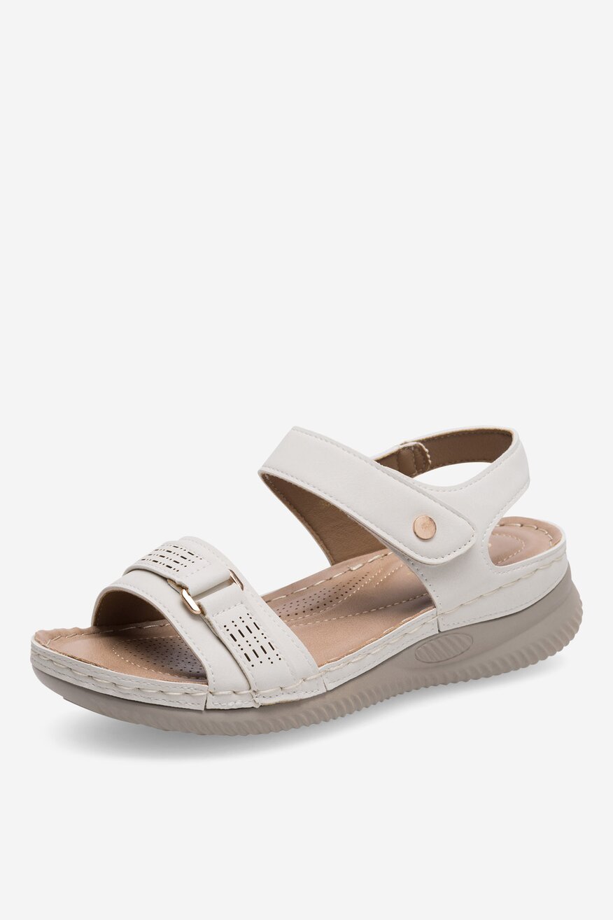 Sandały na koturnie