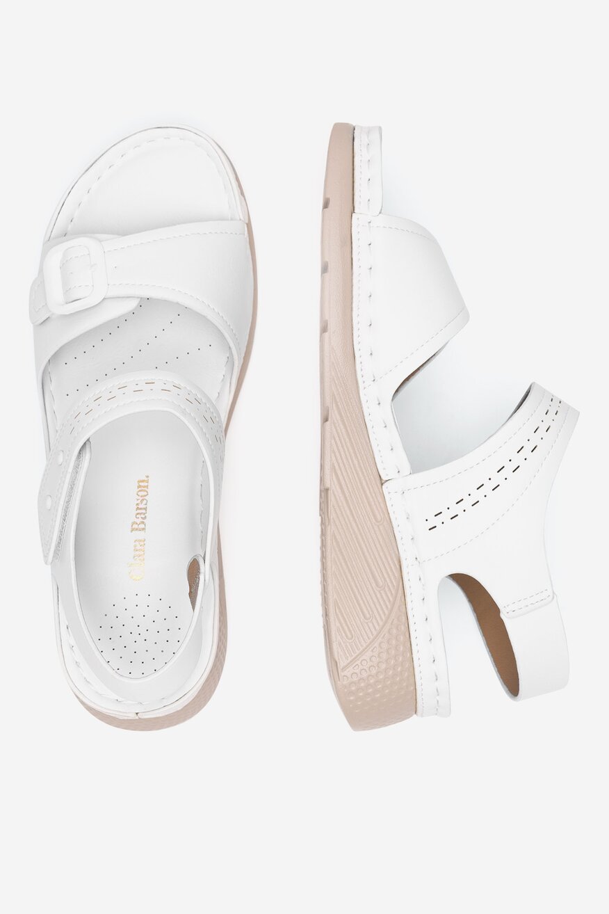 Sandały na koturnie