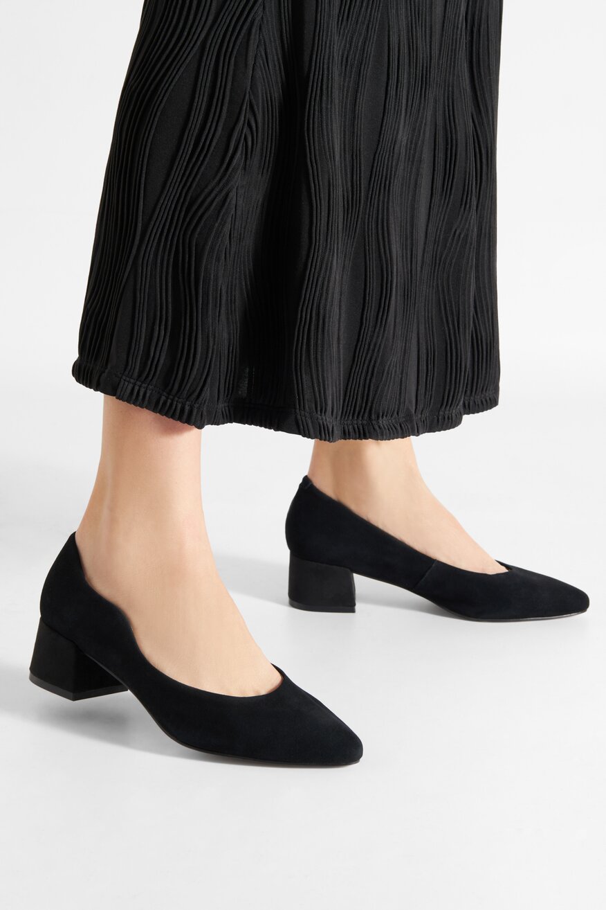 Czółenka skórzane na słupku