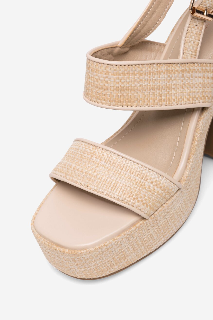 DeeZee - Sandały na słupku