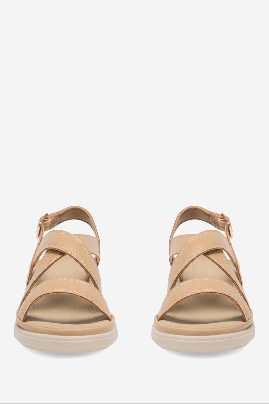 Sandały na koturnie