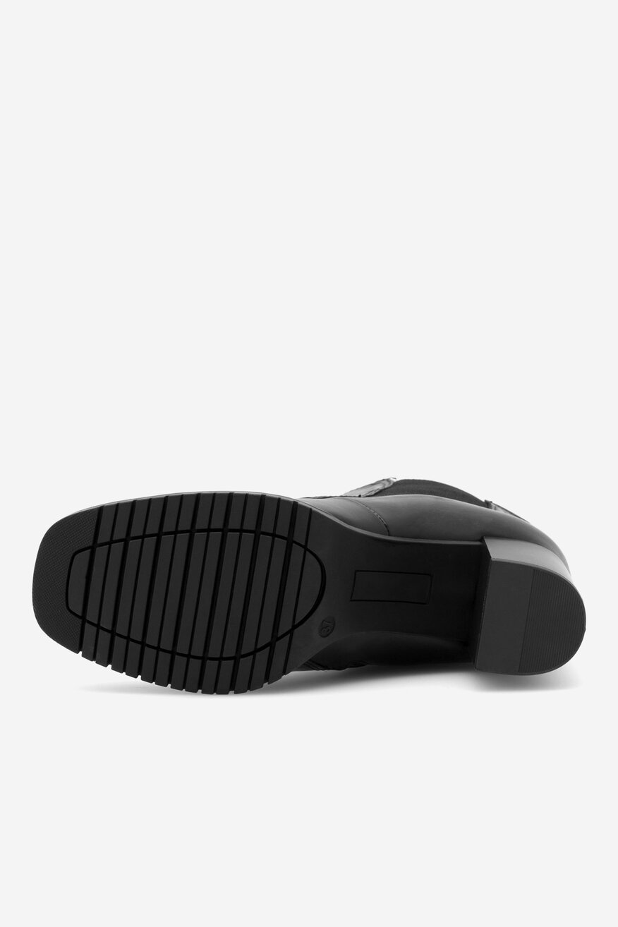 Botki skórzane na słupku