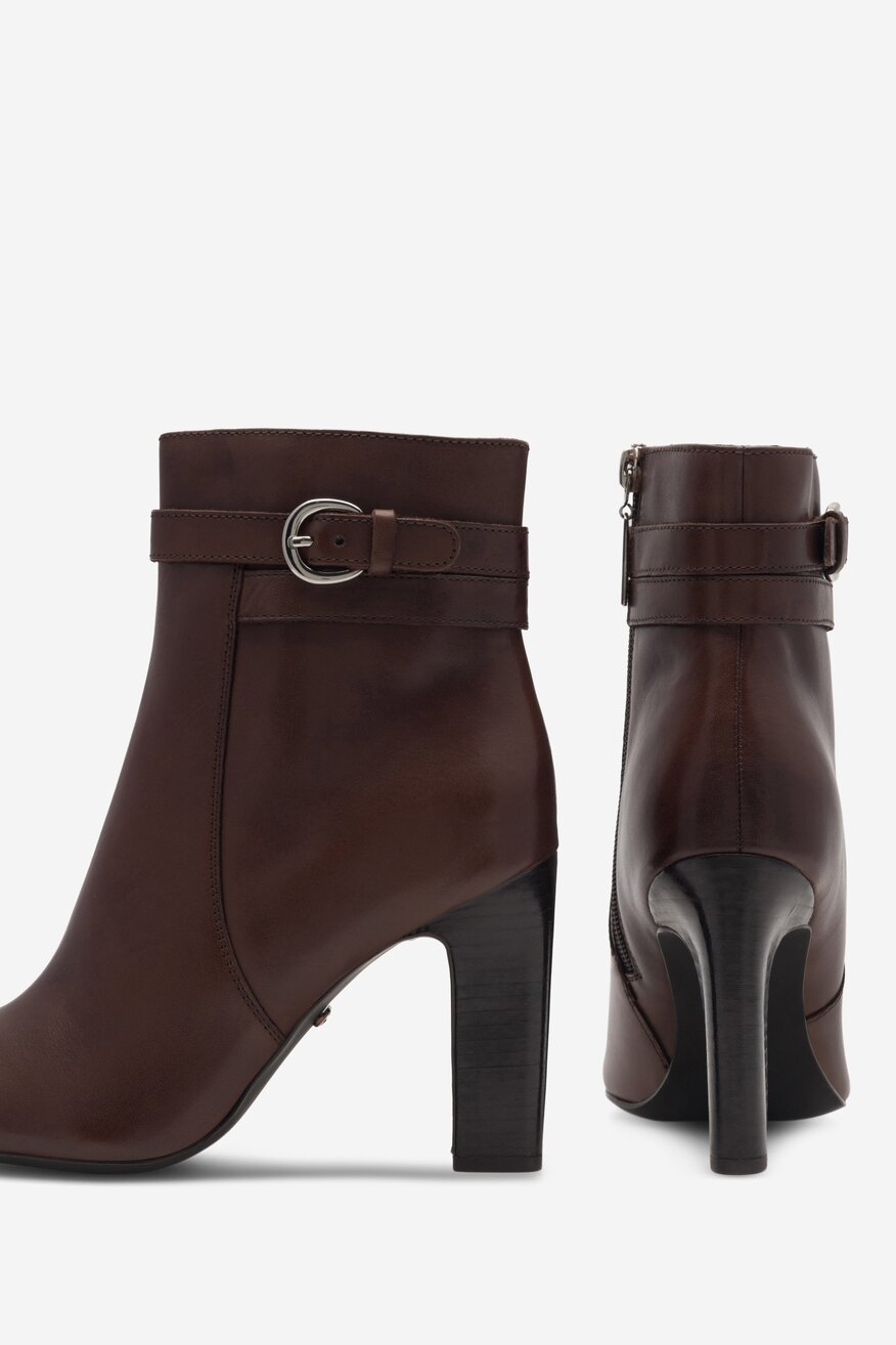 Botki skórzane na słupku
