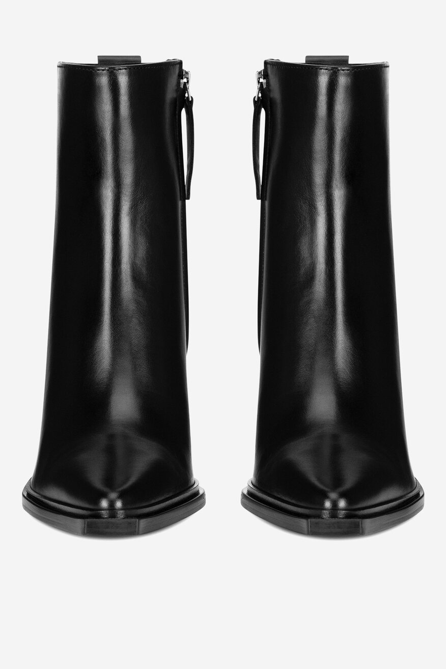 Botki skórzane na słupku