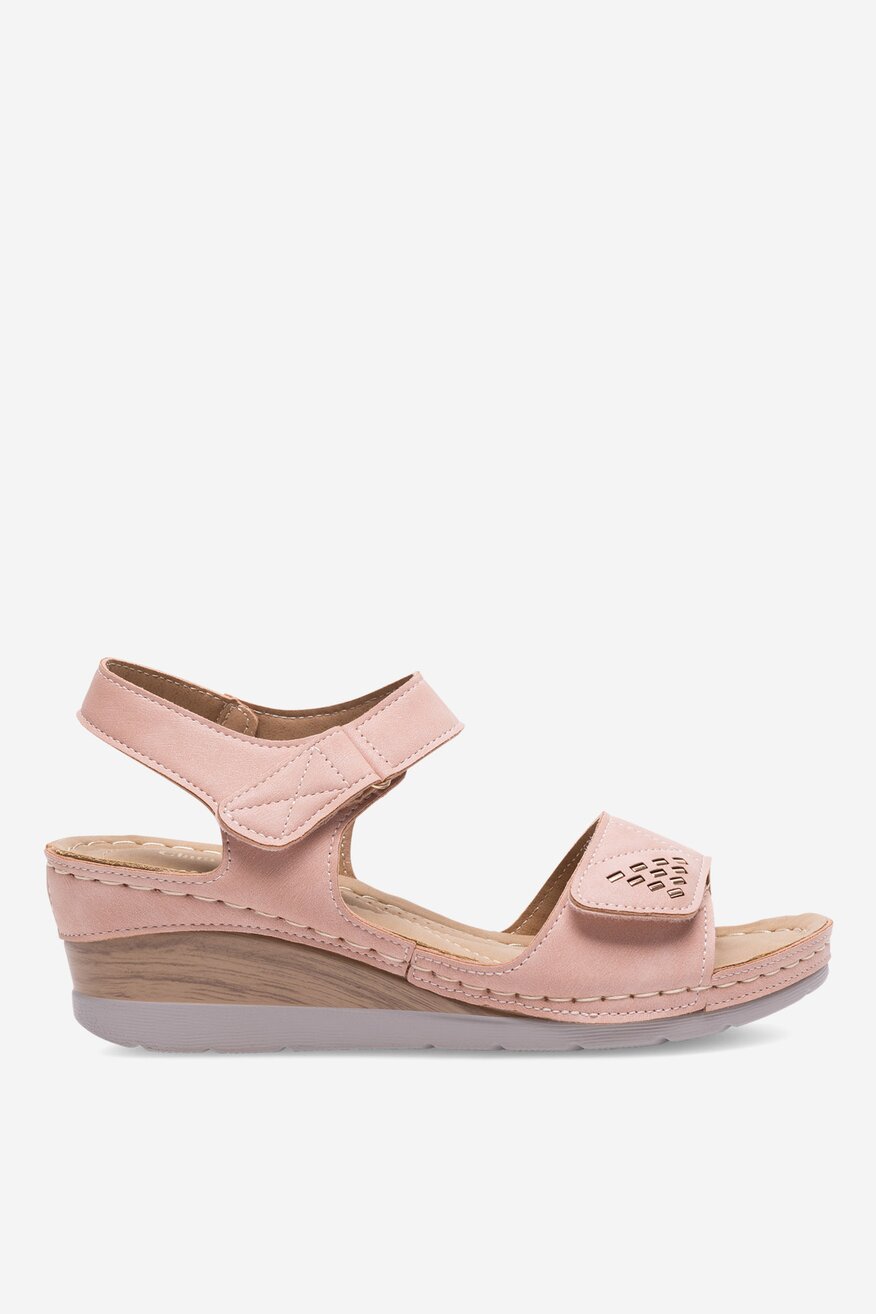 Sandały na koturnie