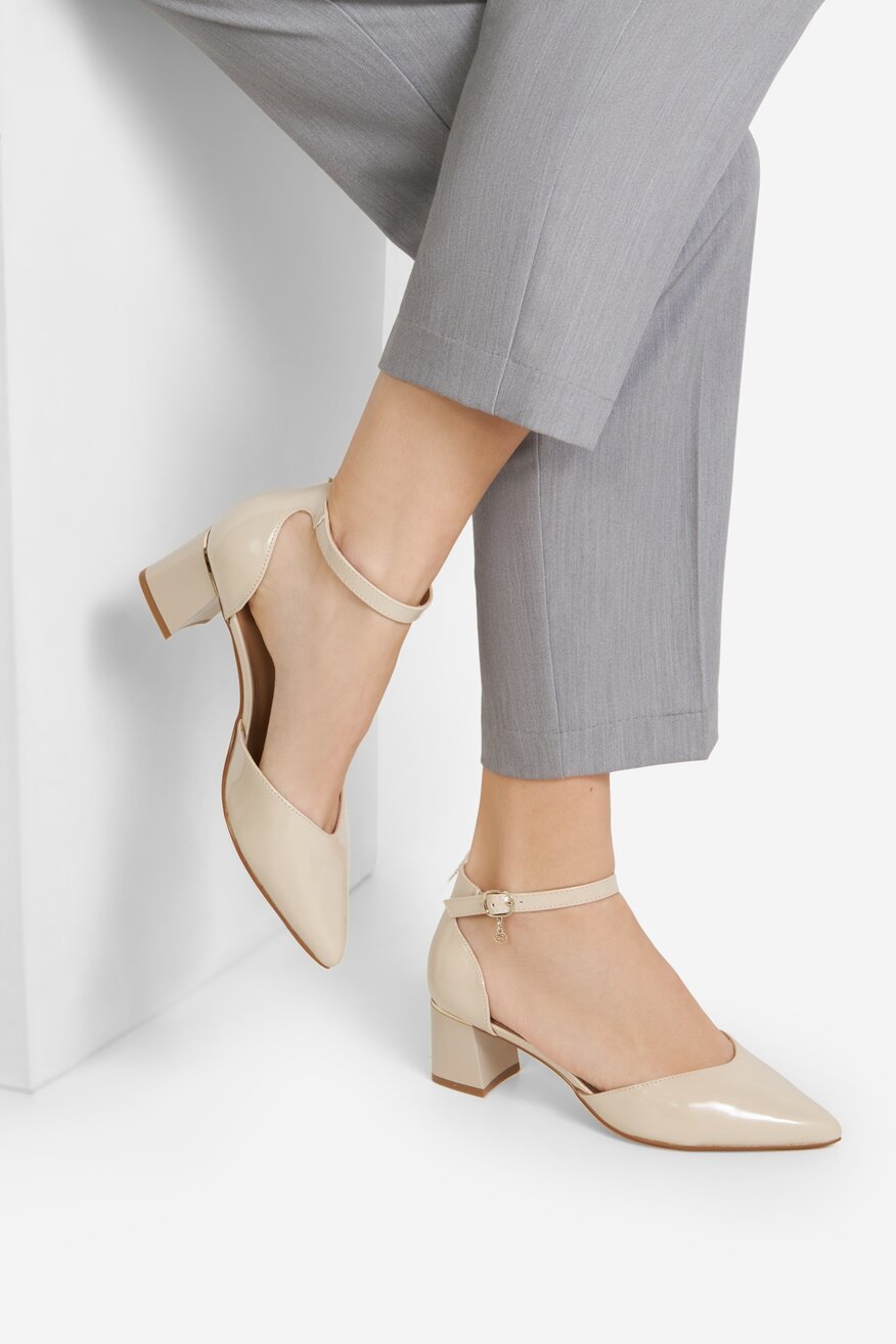 Czółenka skórzane