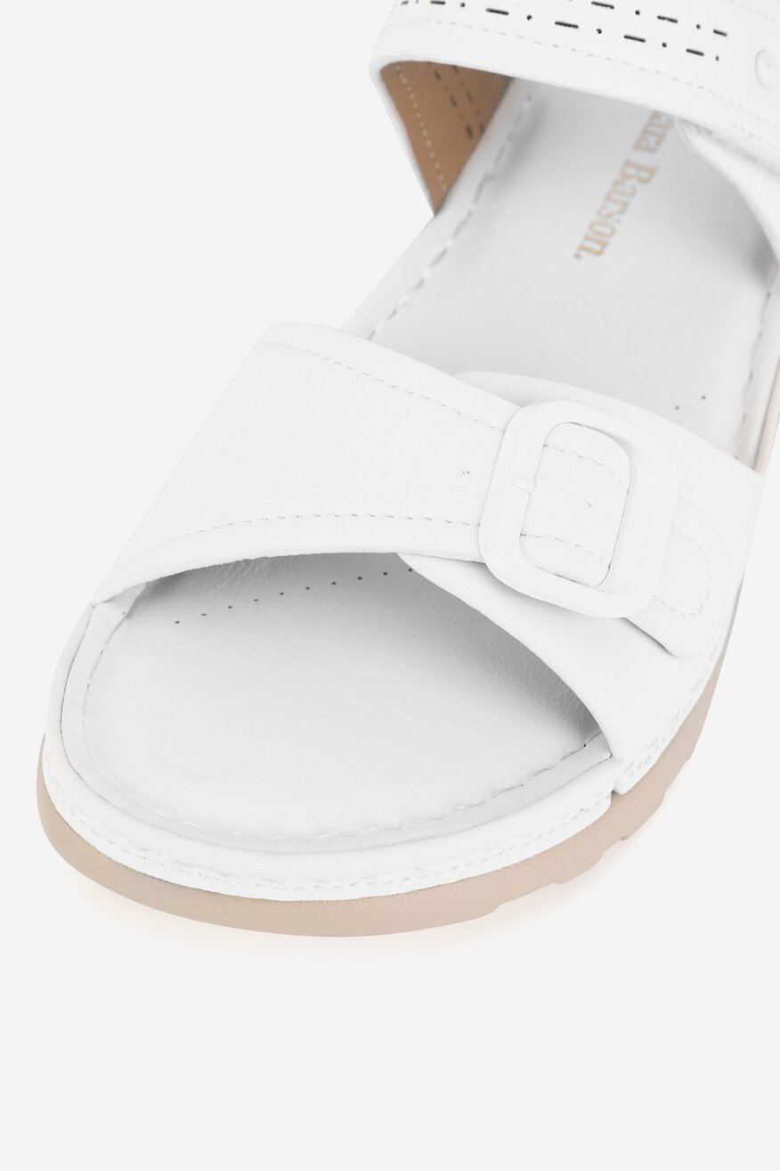 Sandały na koturnie