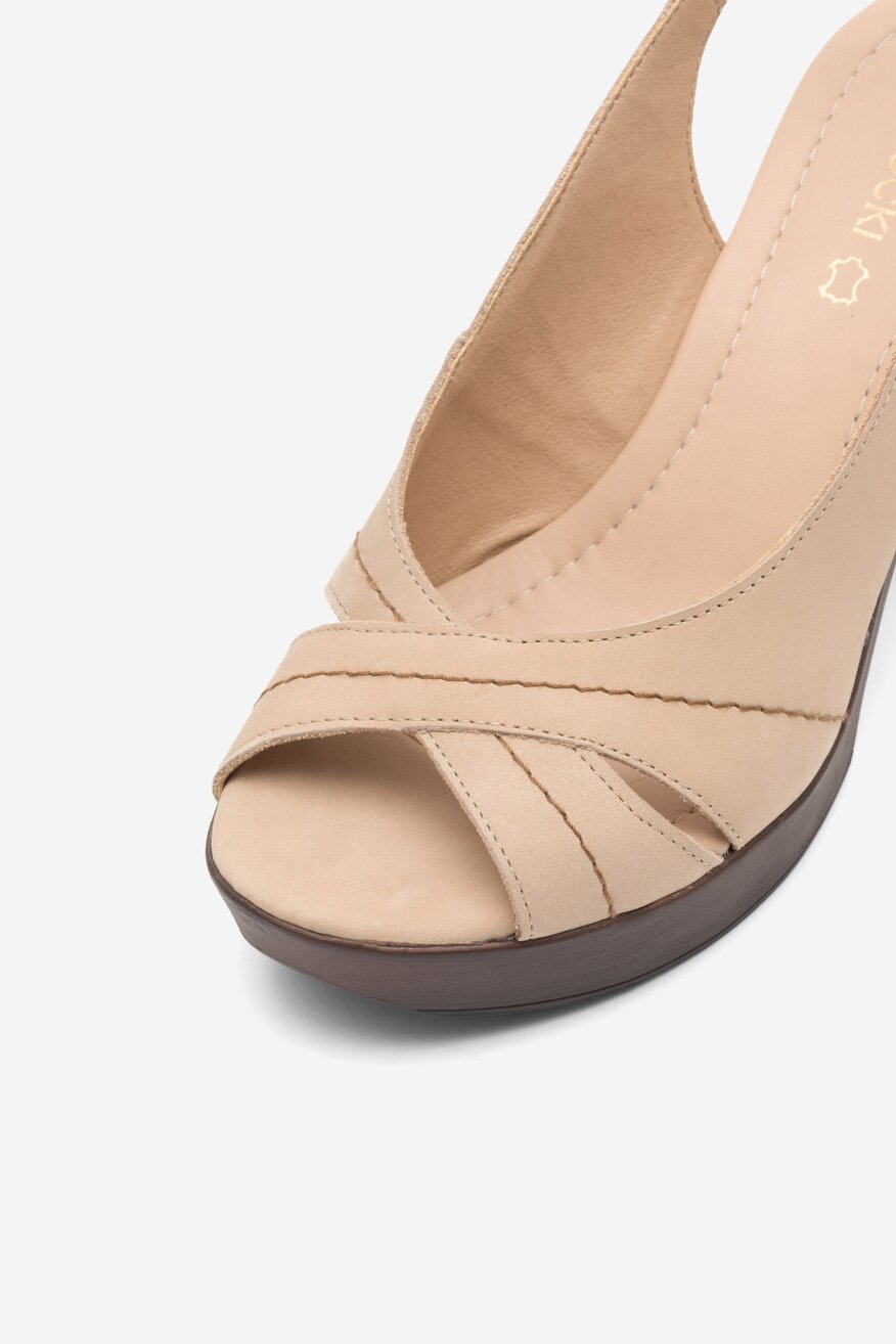 Sandały skórzane na słupku