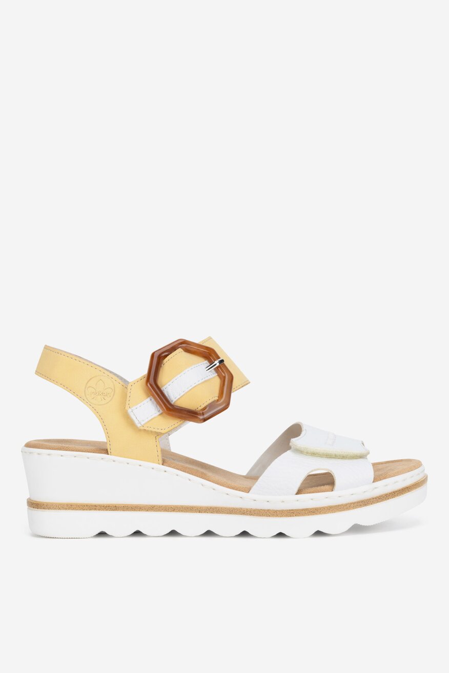 Sandały na koturnie