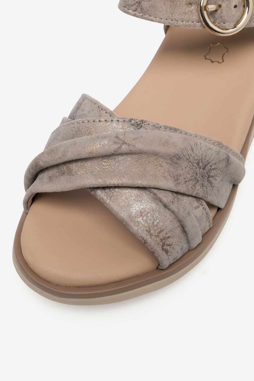 Sandały skórzane na koturnie