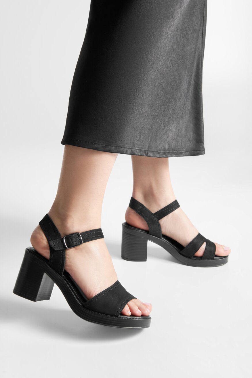 Sandały skórzane na słupku