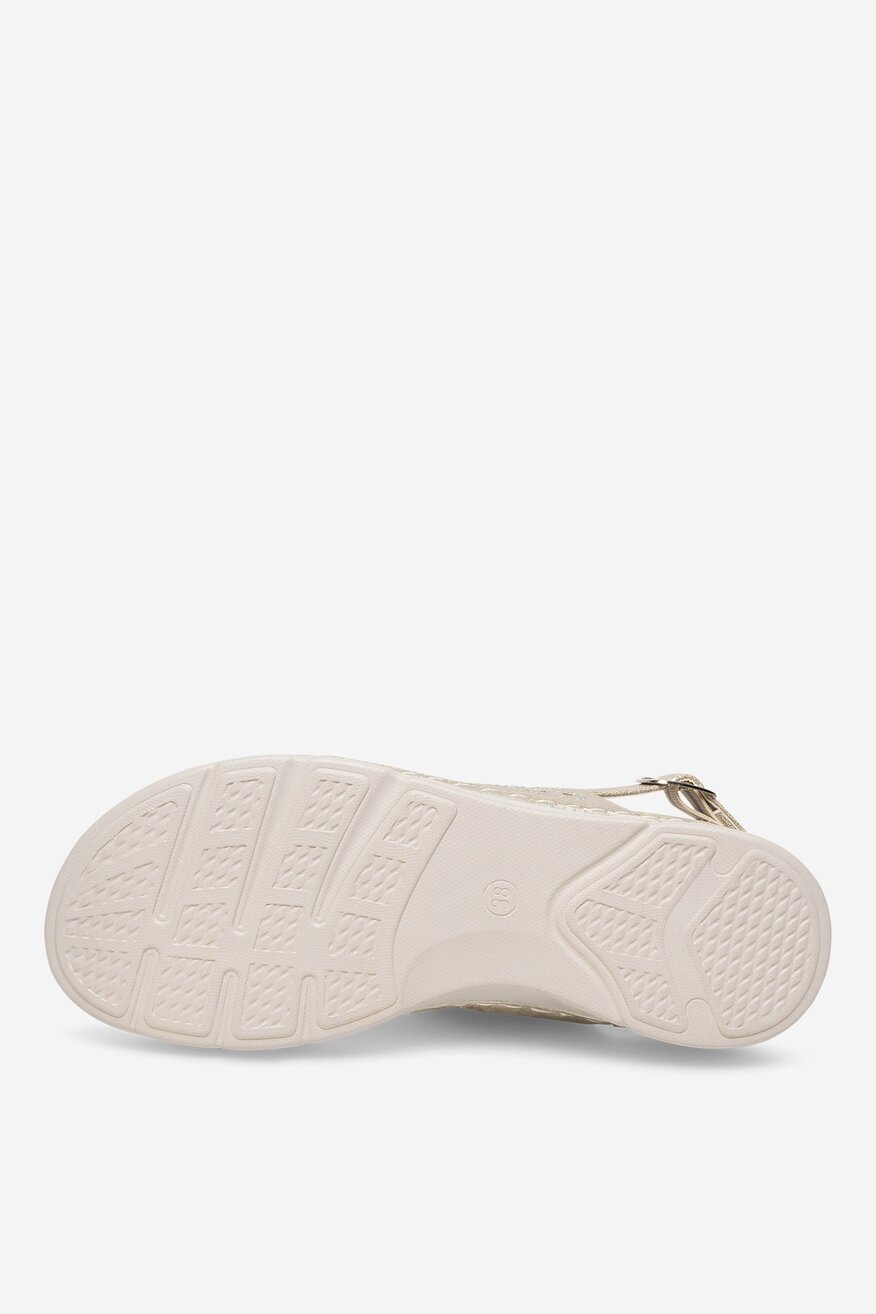 Sandały na koturnie