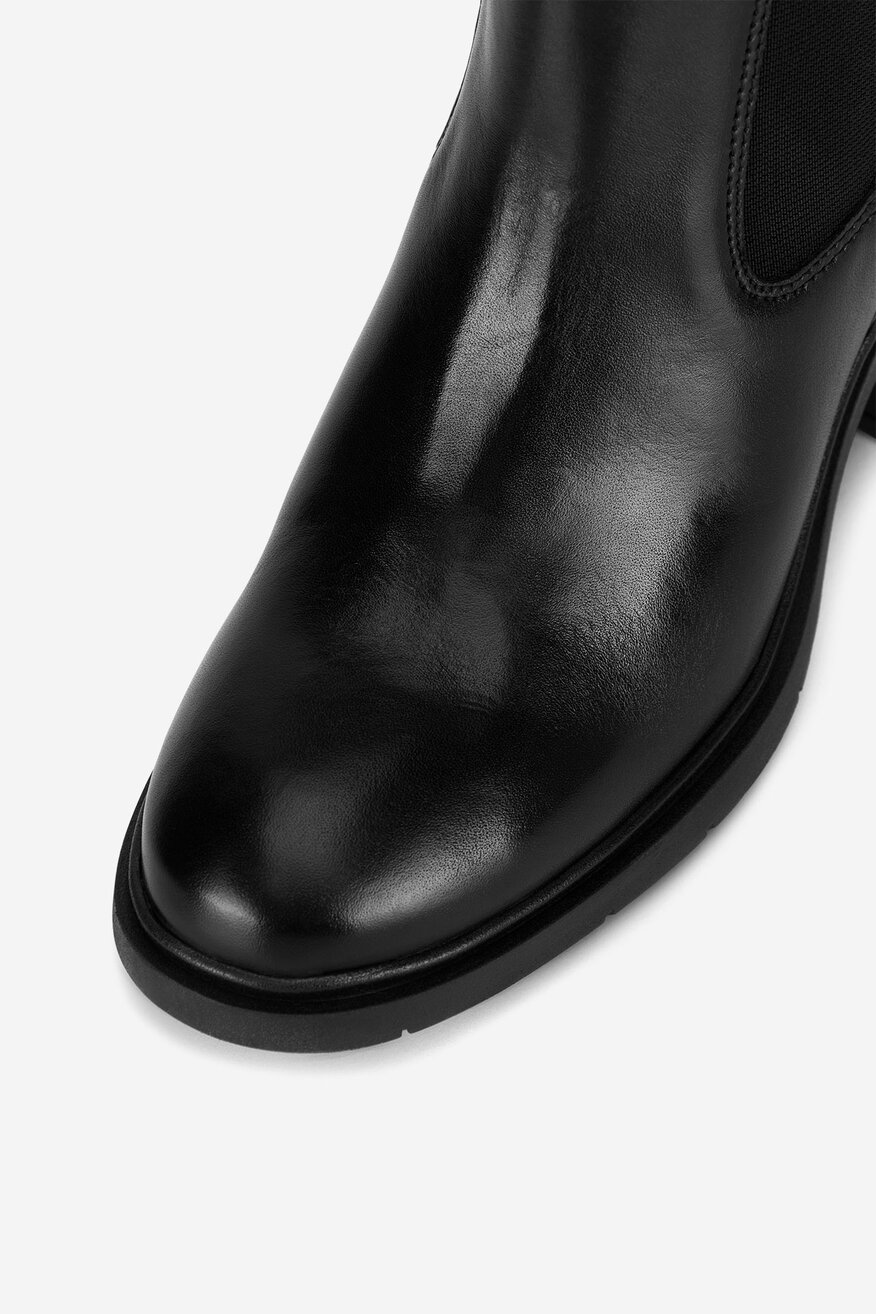 Botki skórzane na słupku