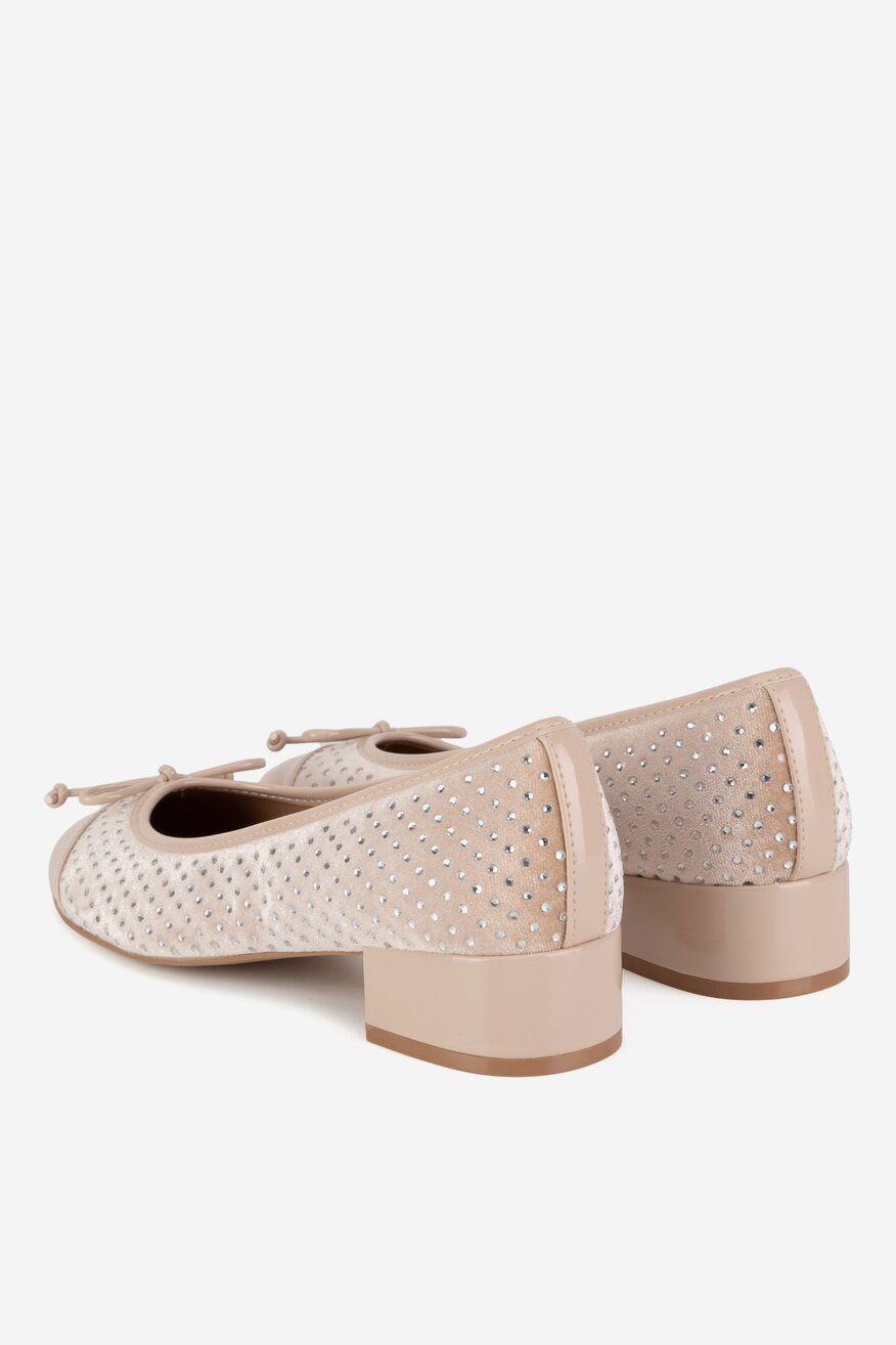 Czółenka na obcasie