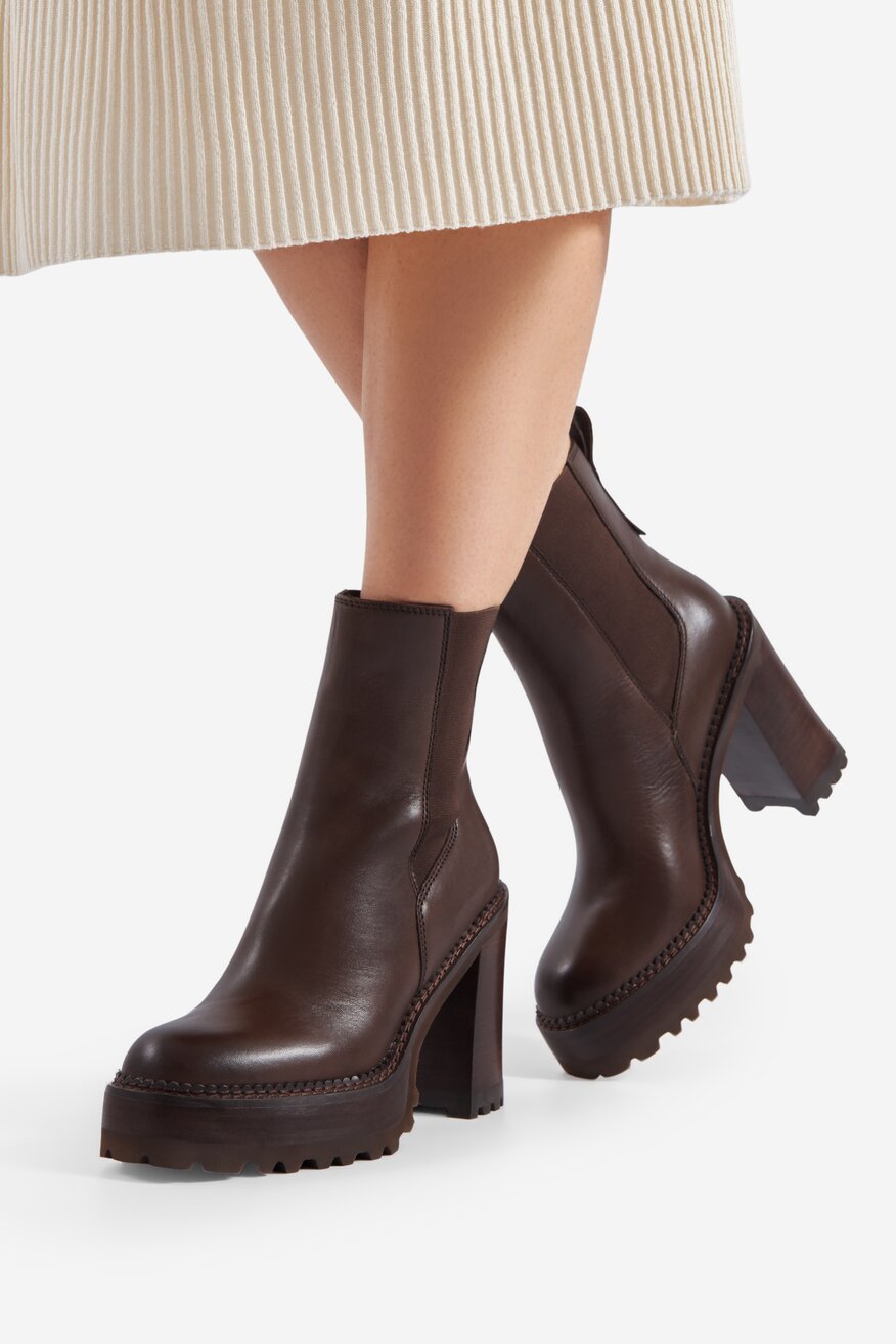 Botki skórzane na słupku
