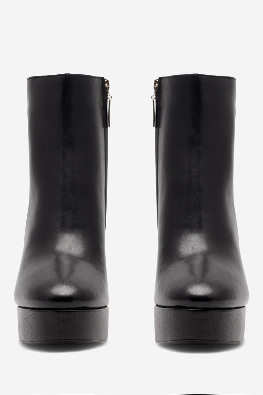 Botki skórzane na słupku