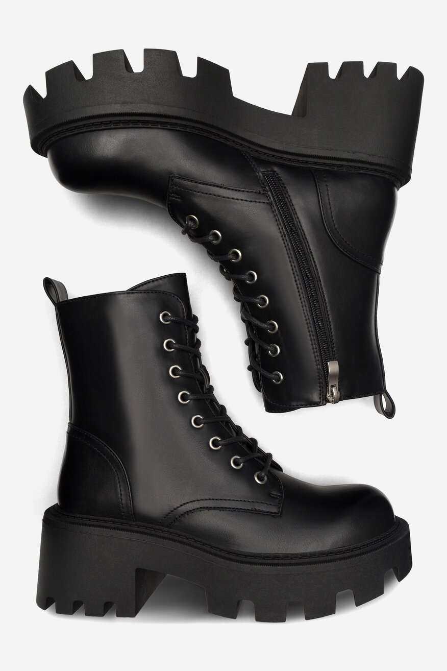 Trzewiki na grubej podeszwie