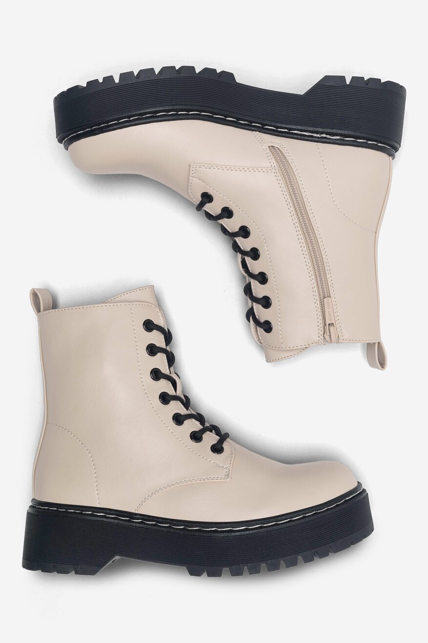 Trzewik na platformie