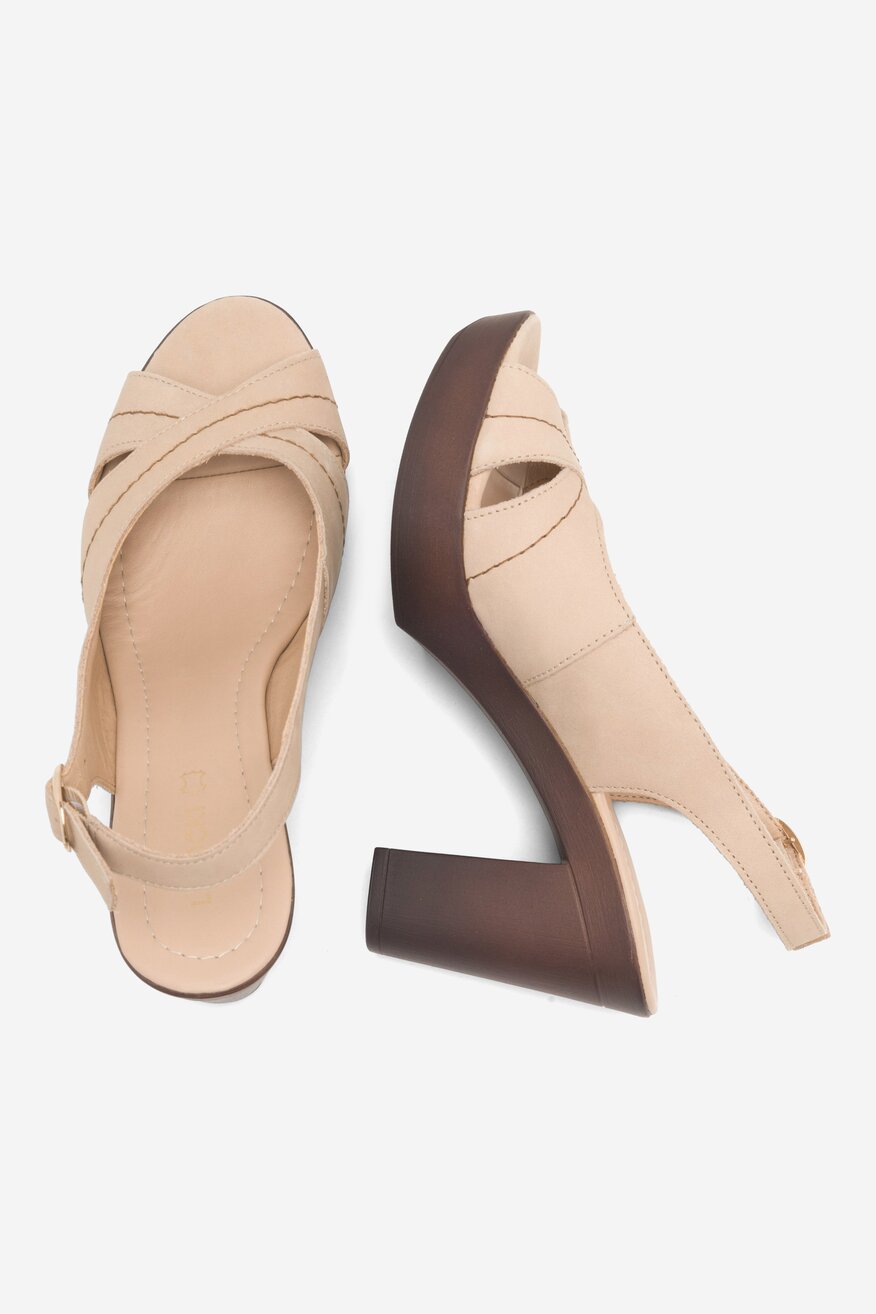 Sandały skórzane na słupku