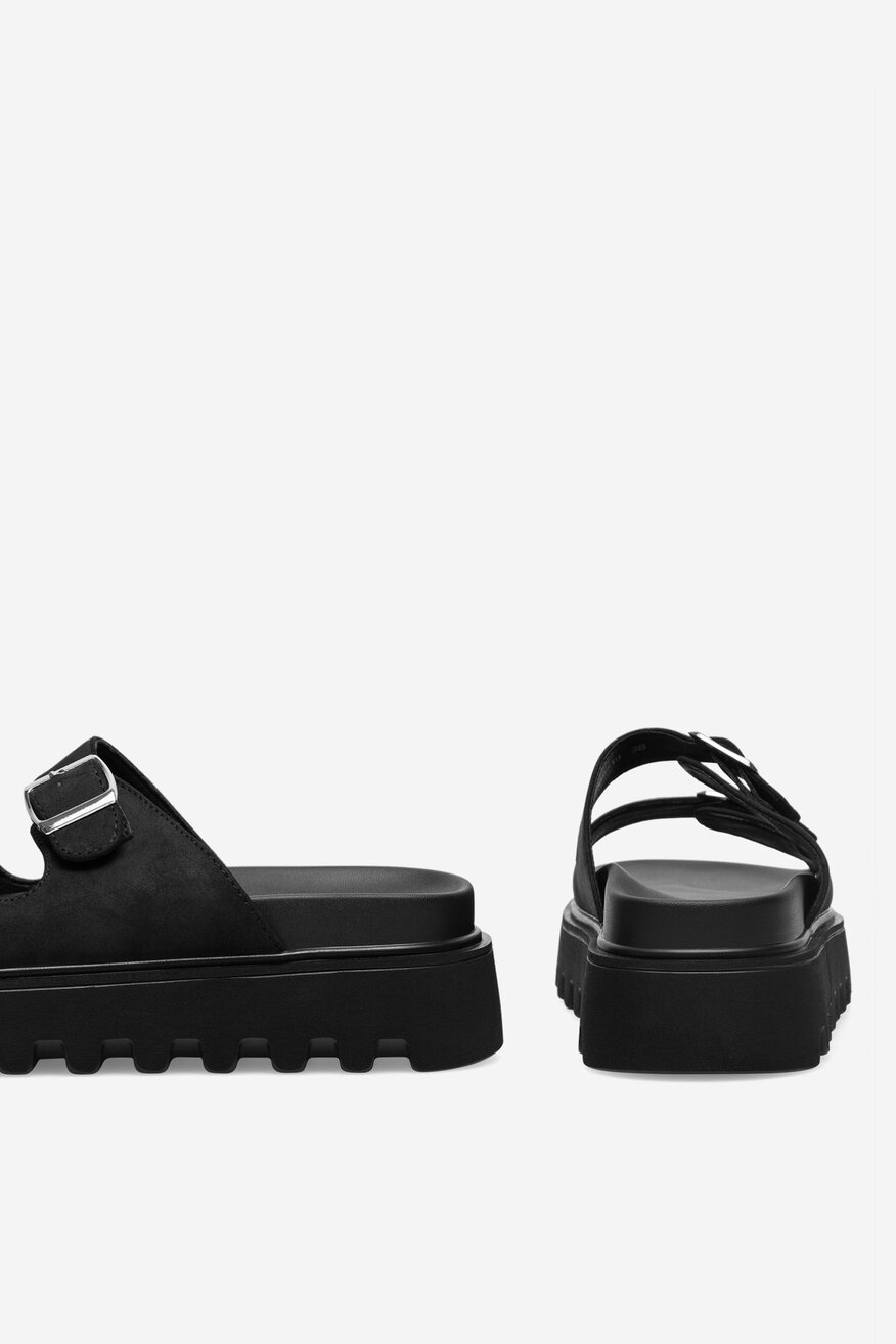 Klapki na grubej podeszwie