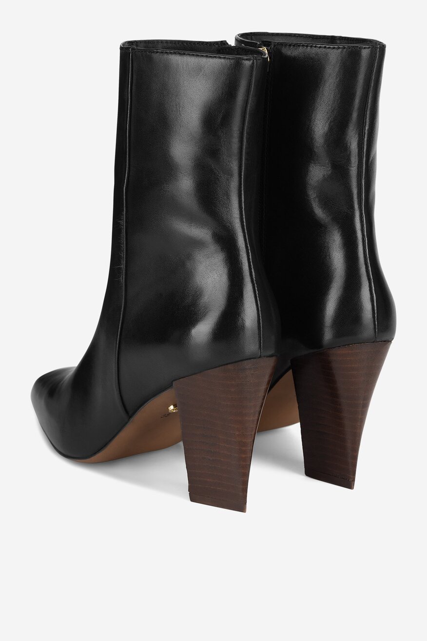 Botki skórzane na słupku