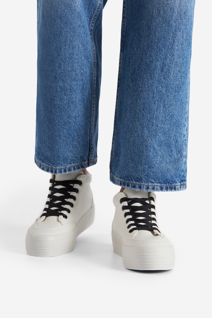 Sneakersy na platformie