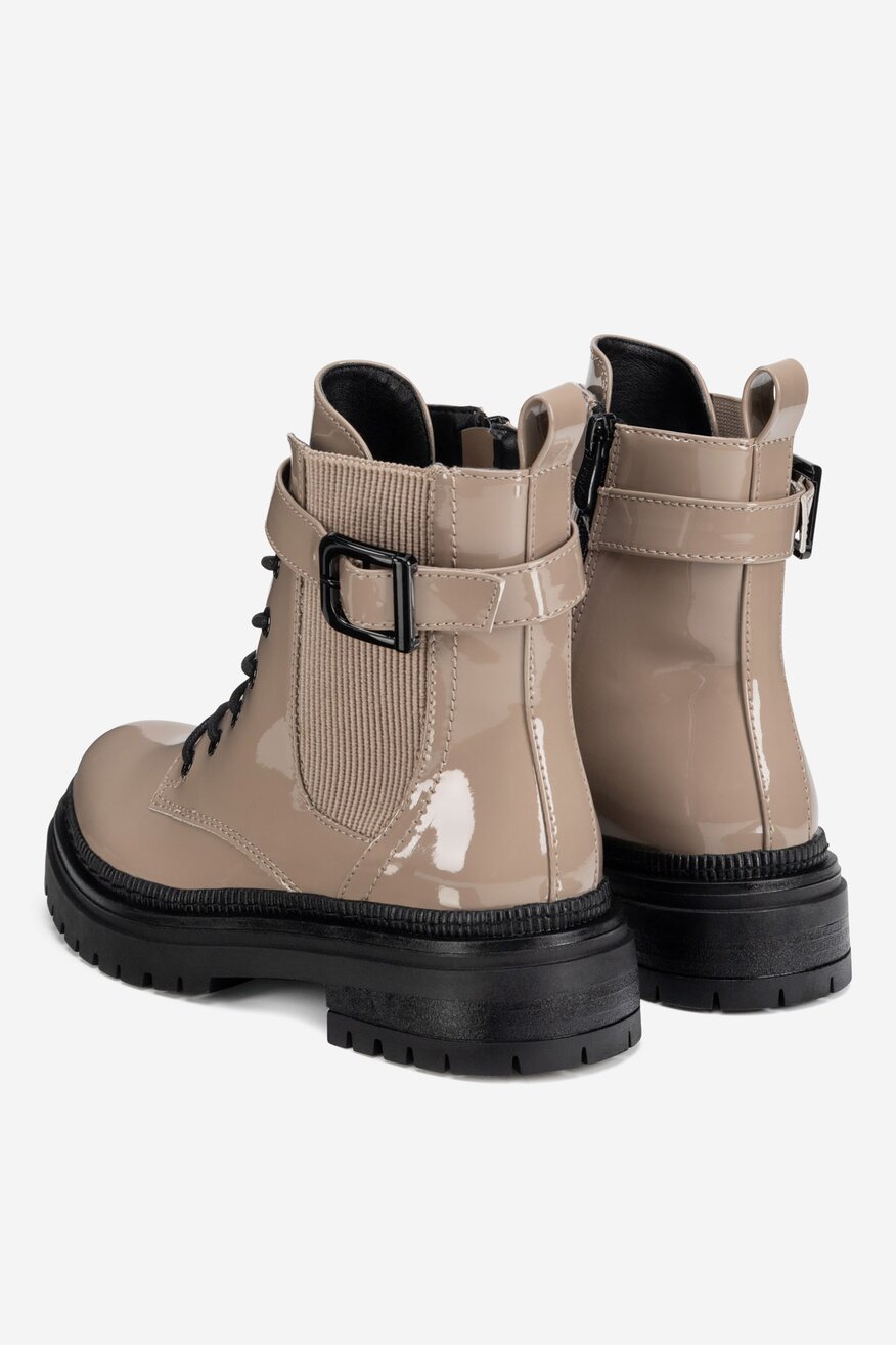 Trzewiki lakierowane