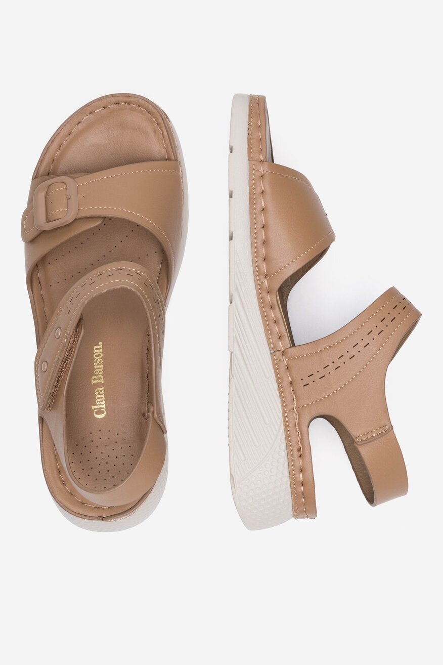 Sandały na koturnie