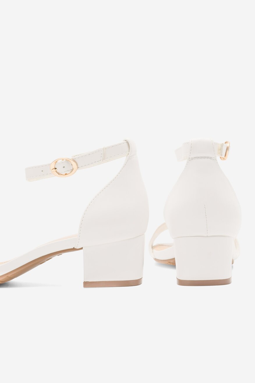 Sandały białe