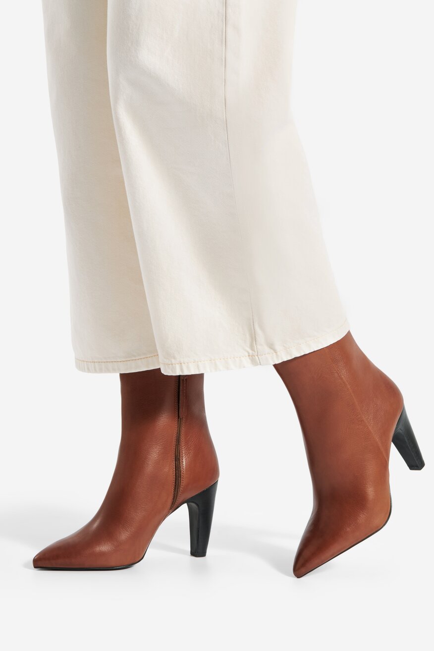 Botki skórzane na słupku