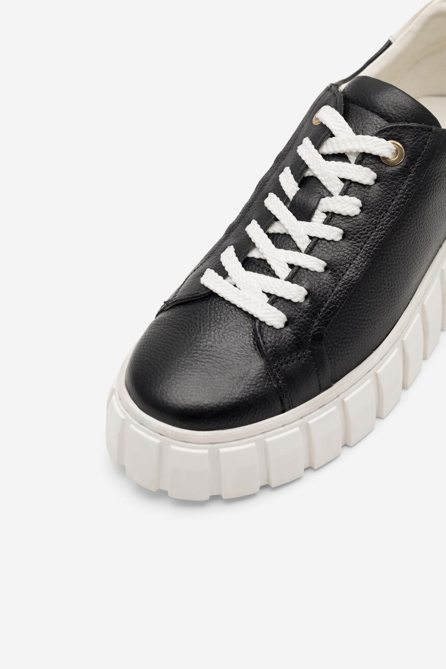 Sneakersy skórzane na platformie