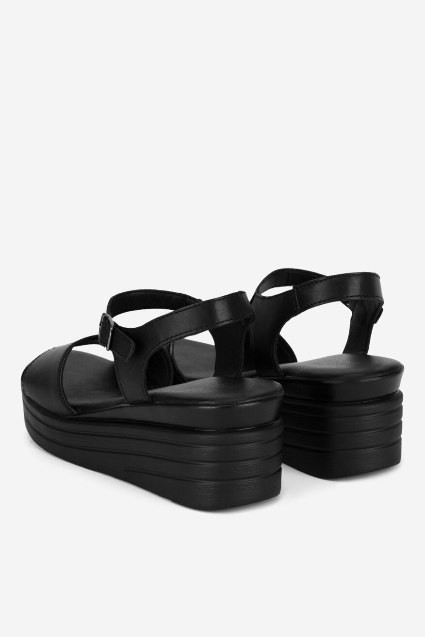 Sandały skórzane na koturnie