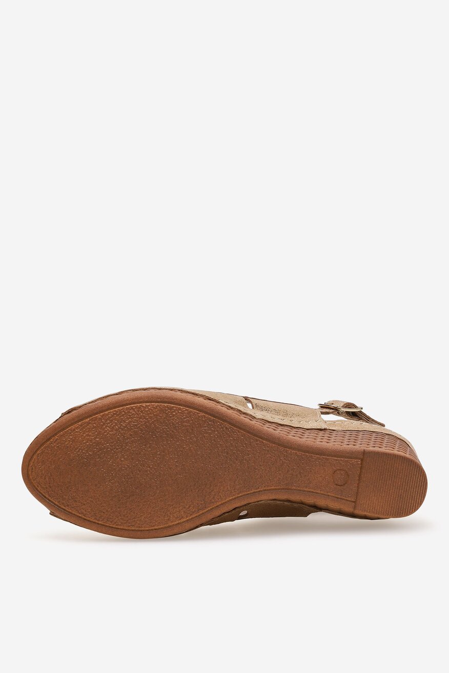 Sandały skórzane na koturnie