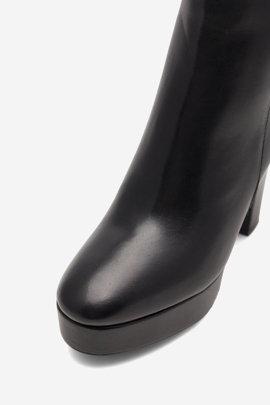 Botki skórzane na słupku