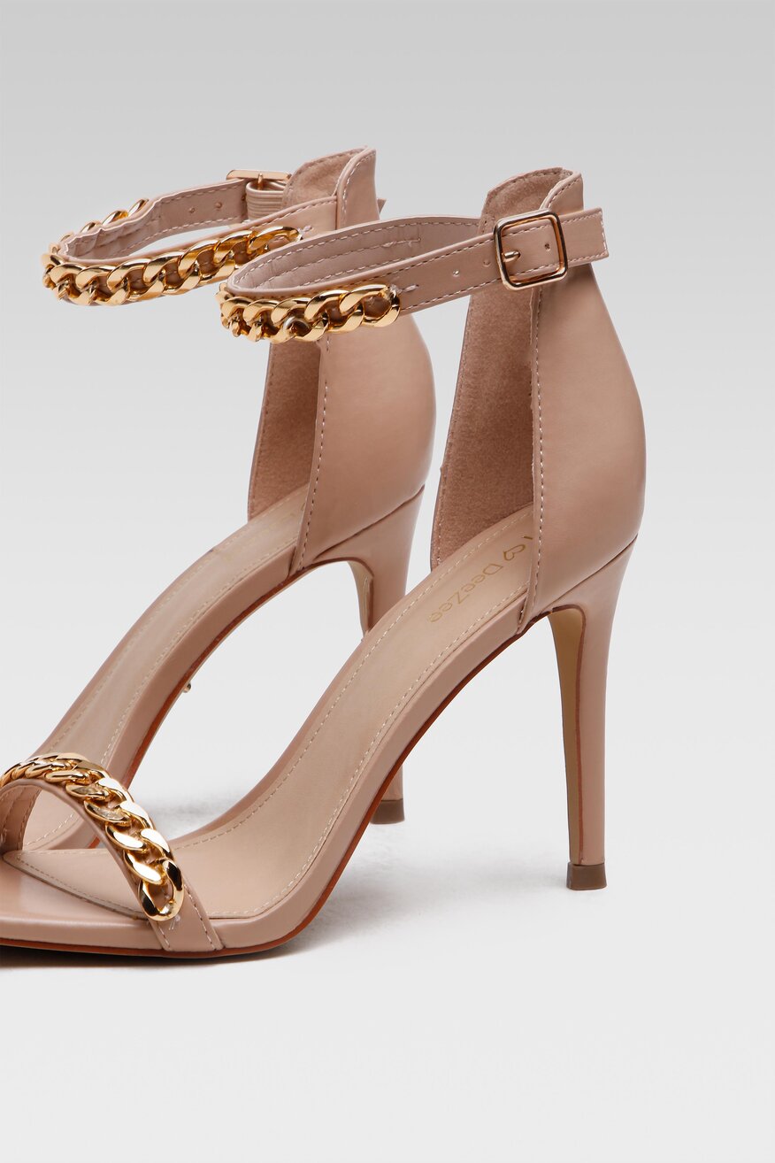 Sandały z aplikacją beżowe