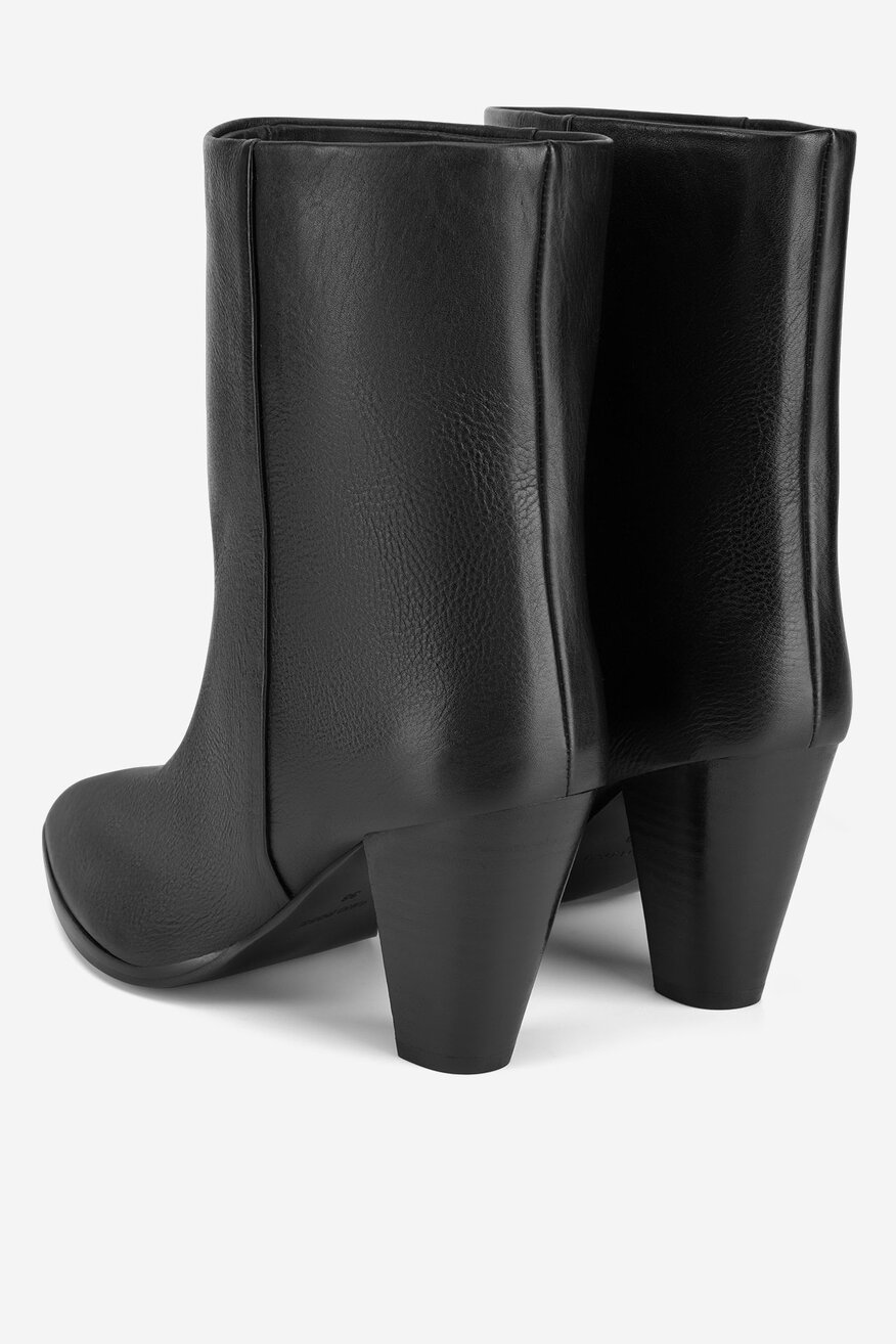 Botki skórzane na słupku