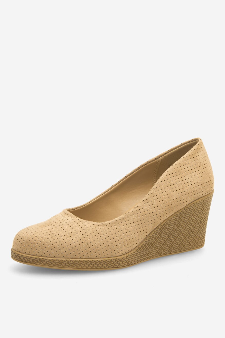 Czółenka na koturnie