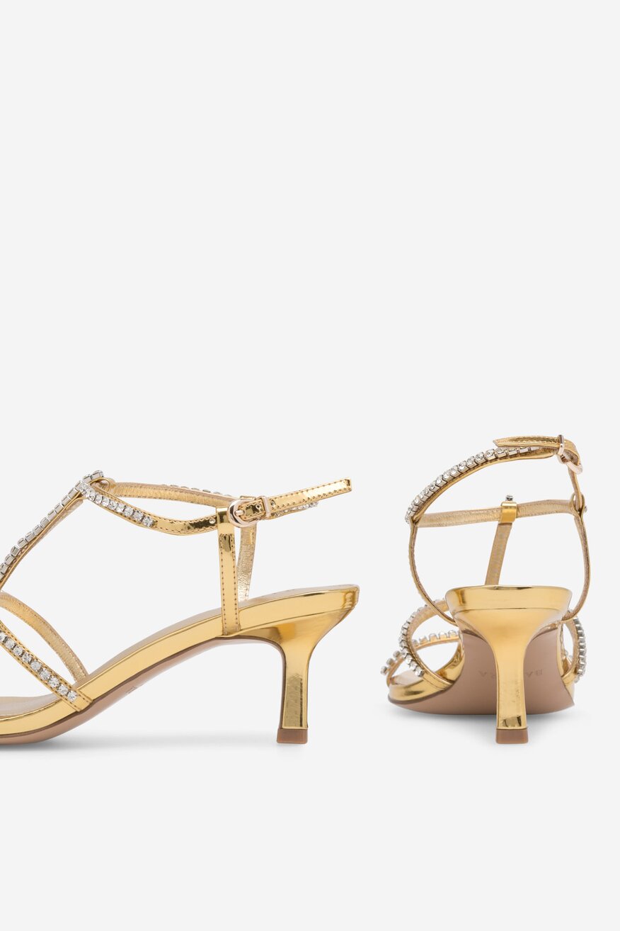 Sandały skórzane na obcasie