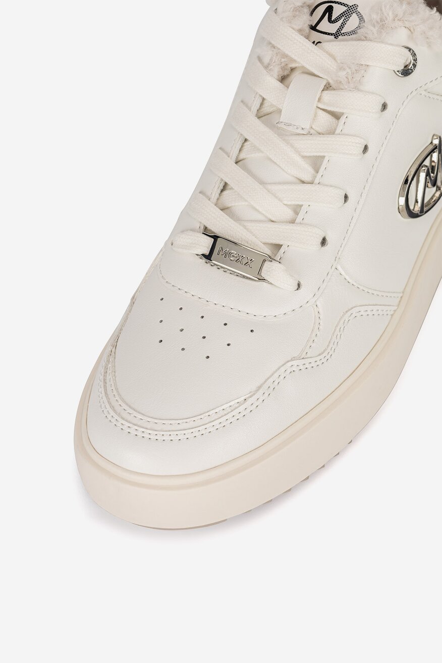 Sneakersy na platformie