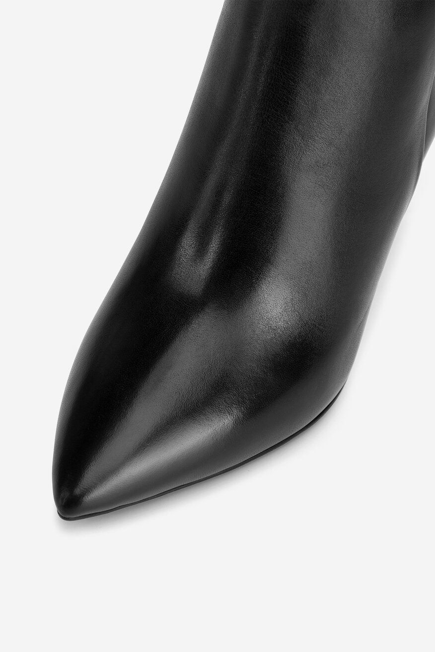 Botki skórzane na słupku