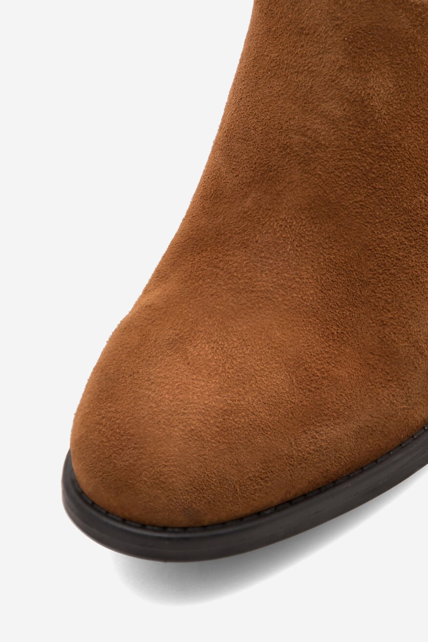 Botki skórzane na słupku