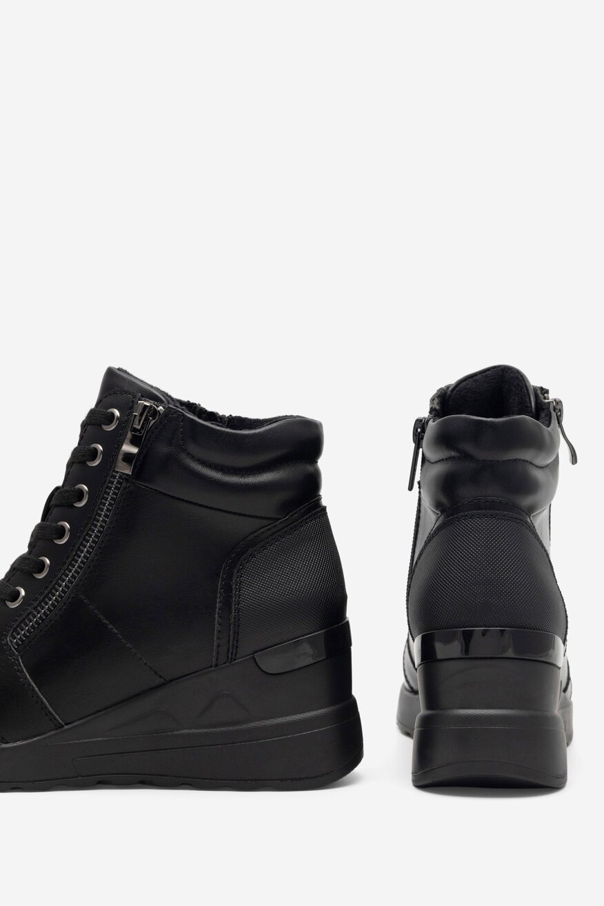 Trzewiki na koturnie