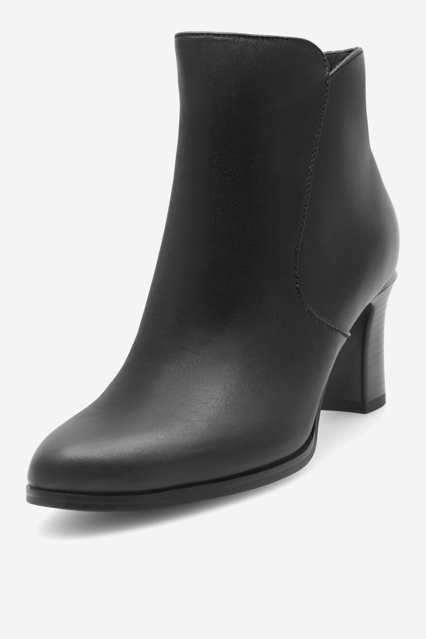 Botki skórzane na słupku