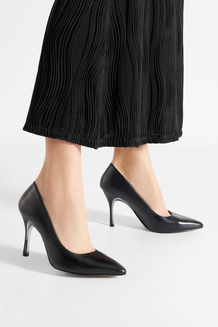 Czółenka skórzane na szpilce