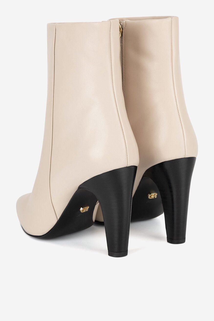 Botki skórzane na słupku