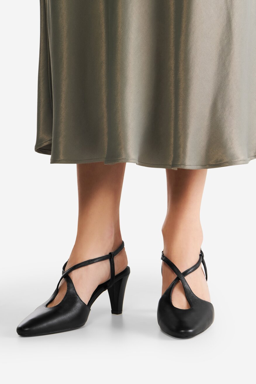 Czółenka skórzane